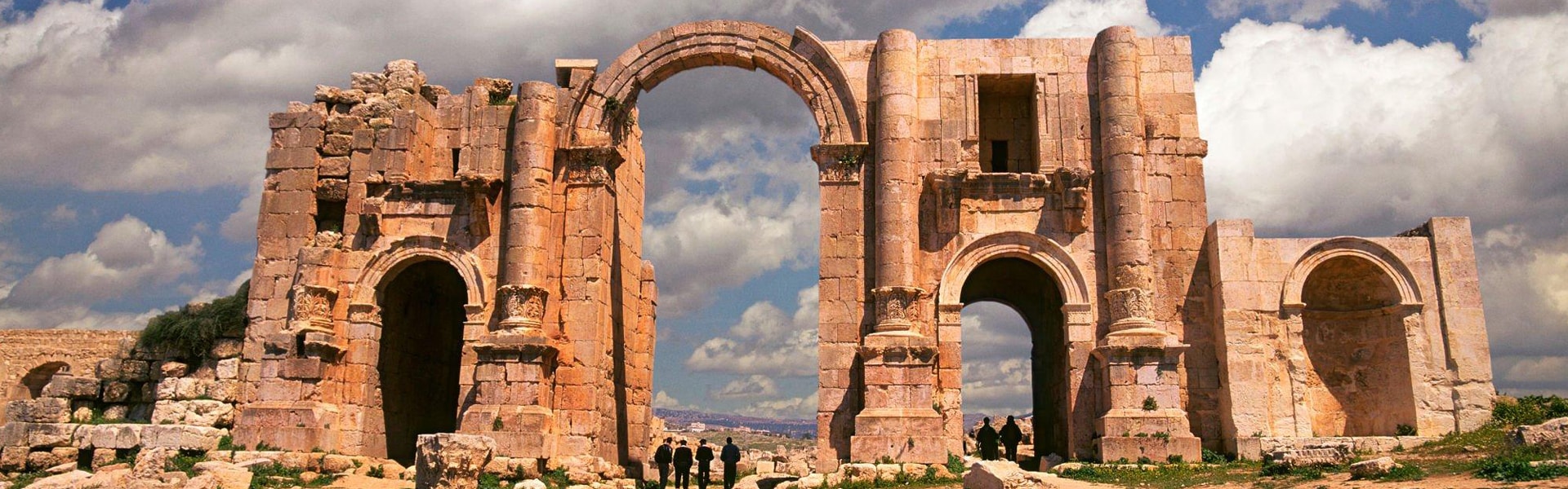 arch of hadrian in jordan