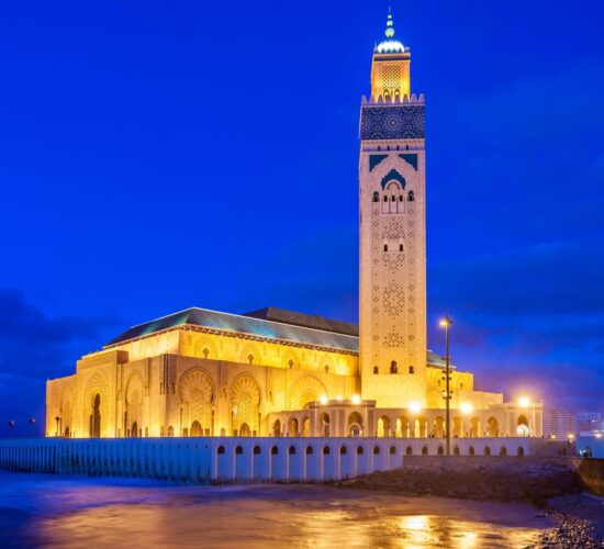 a-wonderful-snapshot-of-the-hassan-ii-mosque-at-night